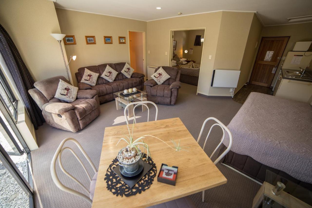 Lakefront Lodge Te Anau Exterior photo