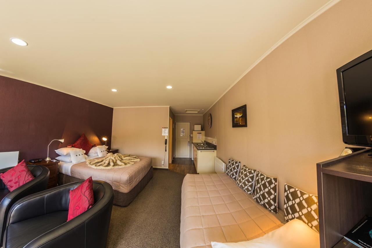 Lakefront Lodge Te Anau Exterior photo